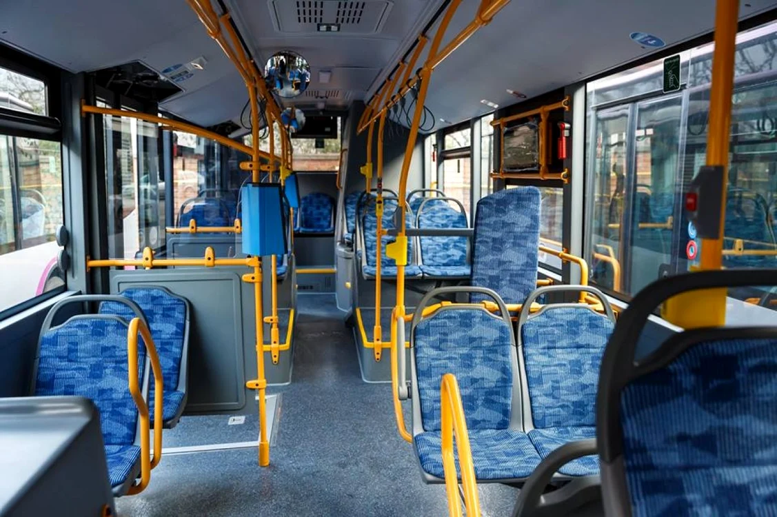 Interiorul unui autobuz nou, cumpărat la Cluj anul acesta FOTO: Faceboom Emil Boc
