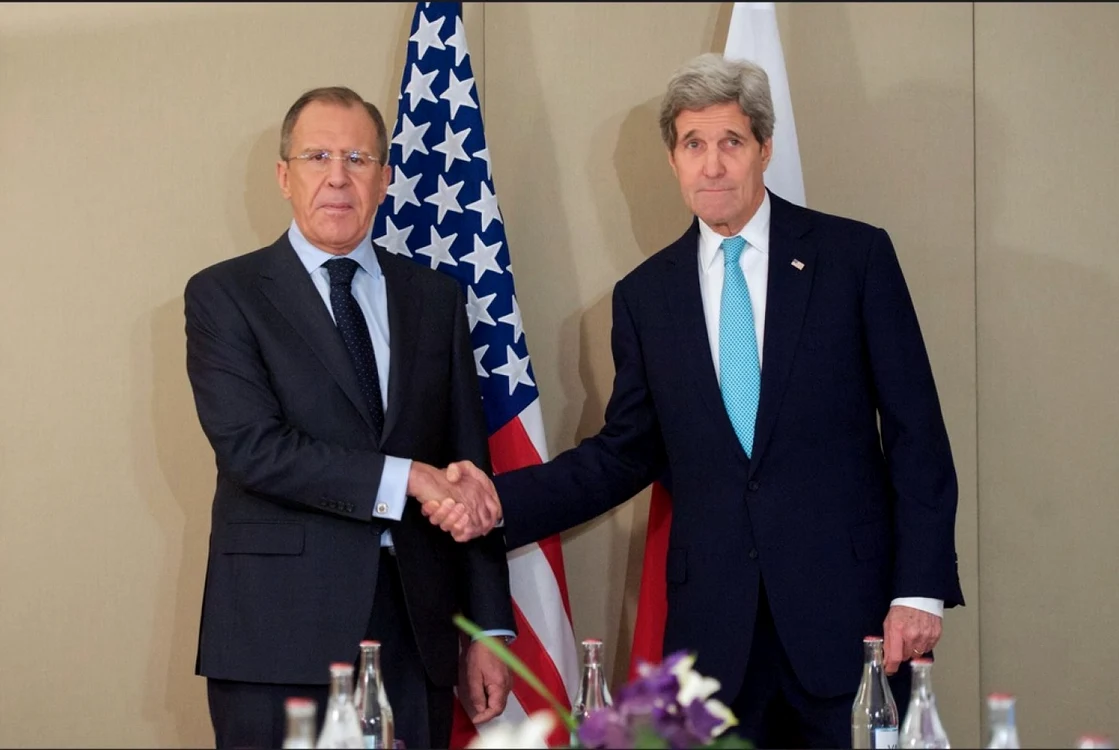 Şefii diplomaţiilor rusă şi americană au discutat, pe 2 martie, la Geneva, în Elveţia, dosare geopolitice precum Ucraina, Siria, Iran şi ISIL.