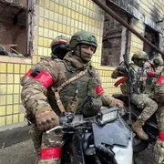 Soldați ruși pe motociclete au început să apară pe câmpul de luptă FOTO Profimedia jpg