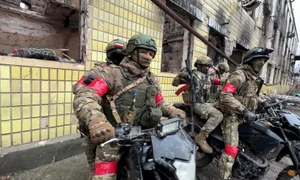 Soldați ruși pe motociclete au început să apară pe câmpul de luptă FOTO Profimedia jpg