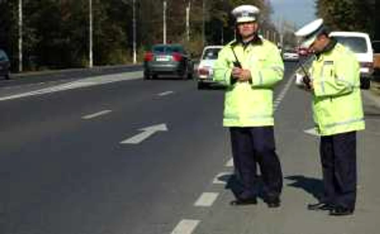 Suspecţii au fost depistaţi în trafic de poliţişti