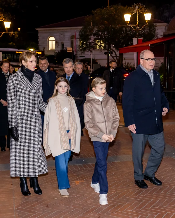 Albert, Charlene și gemenii au aprins luminile de Crăciun, Foto Palatul Prințului 3 jpg