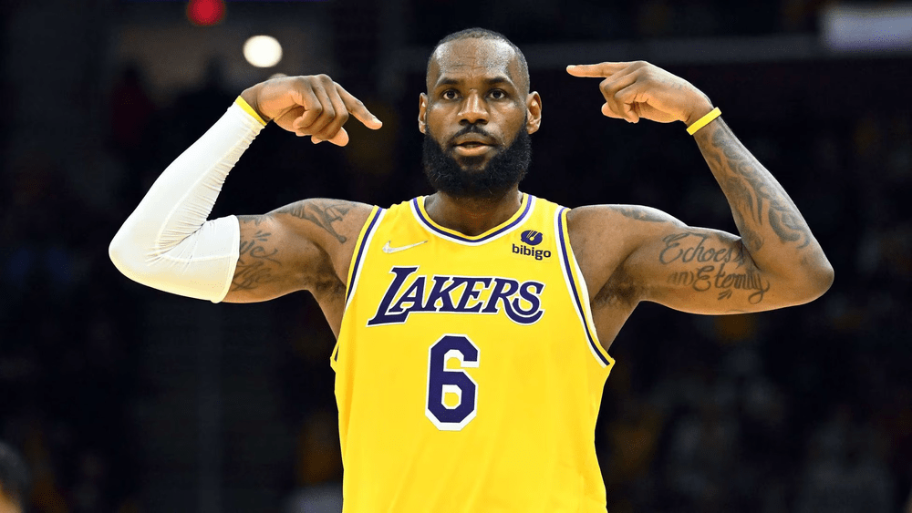 Fabulosul LeBron James, moment istoric în NBA: Vedete ca Jay-Z și LL Cool J au plătit o avere să fie pe arenă