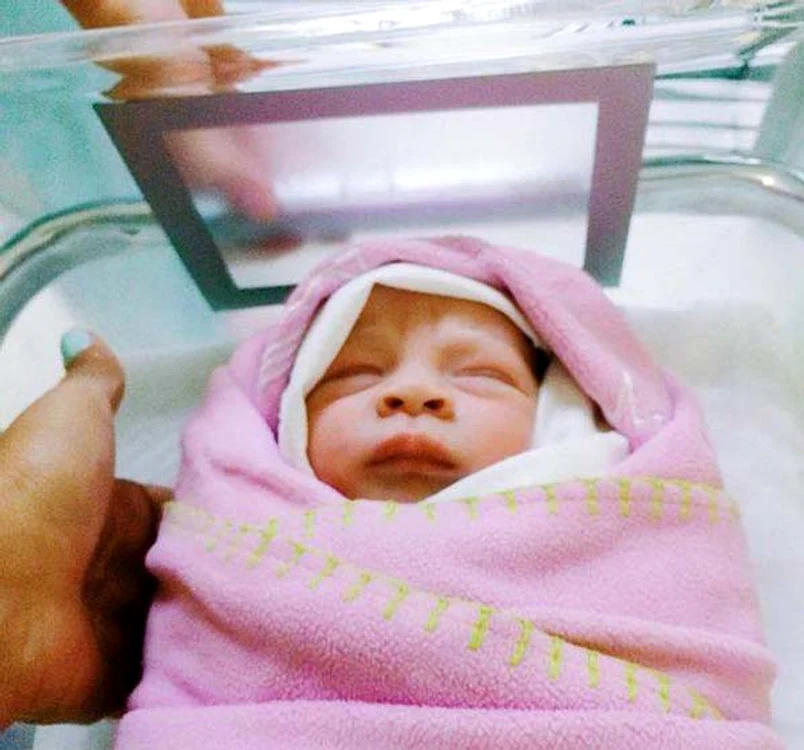 Micuţa a venit pe lume cu o săptămână mai devreme