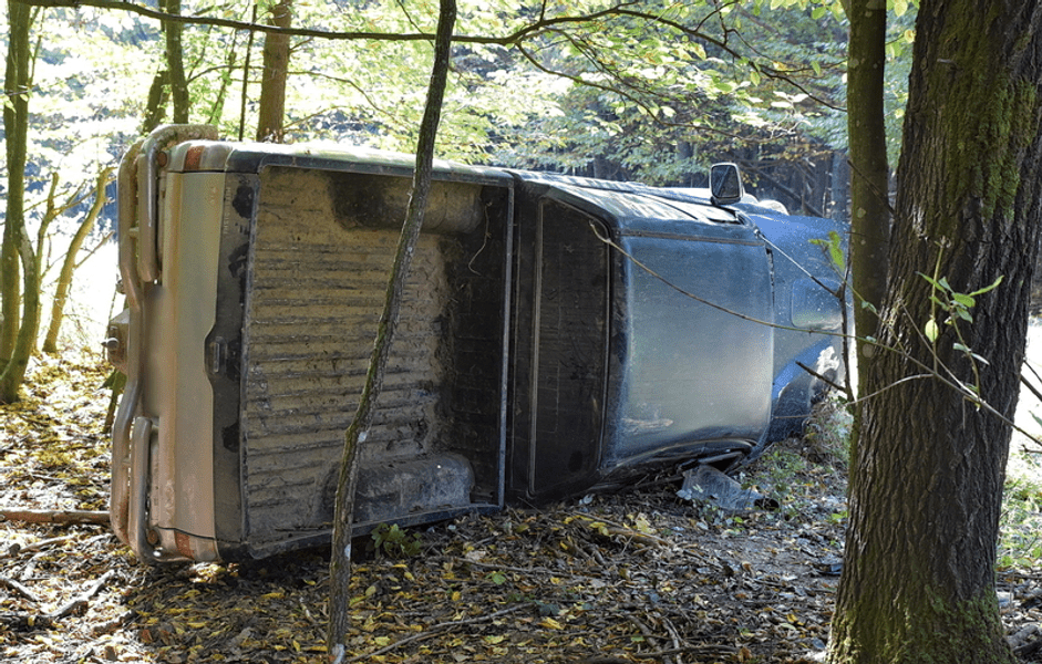 Un român și iubita ucraineană au mers 4 km răniți după un accident într-o pădure din Ungaria
