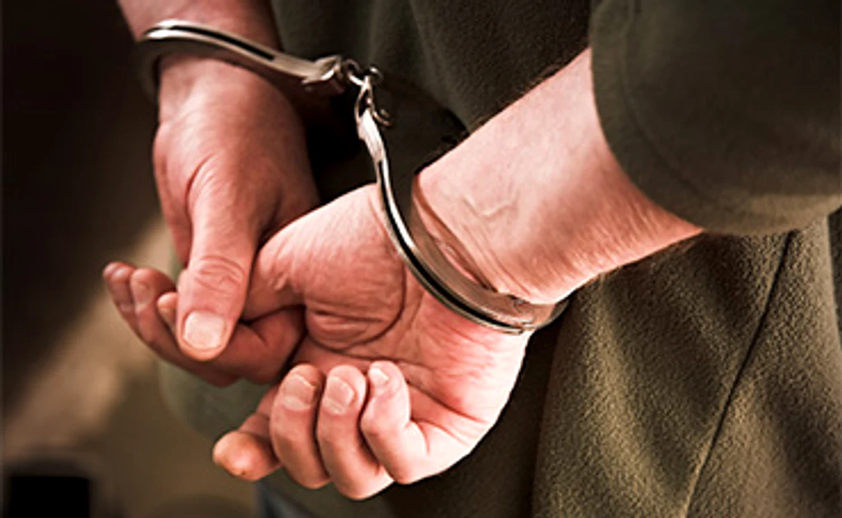 
    Individul violent  va sta 30 de zile după gratii  