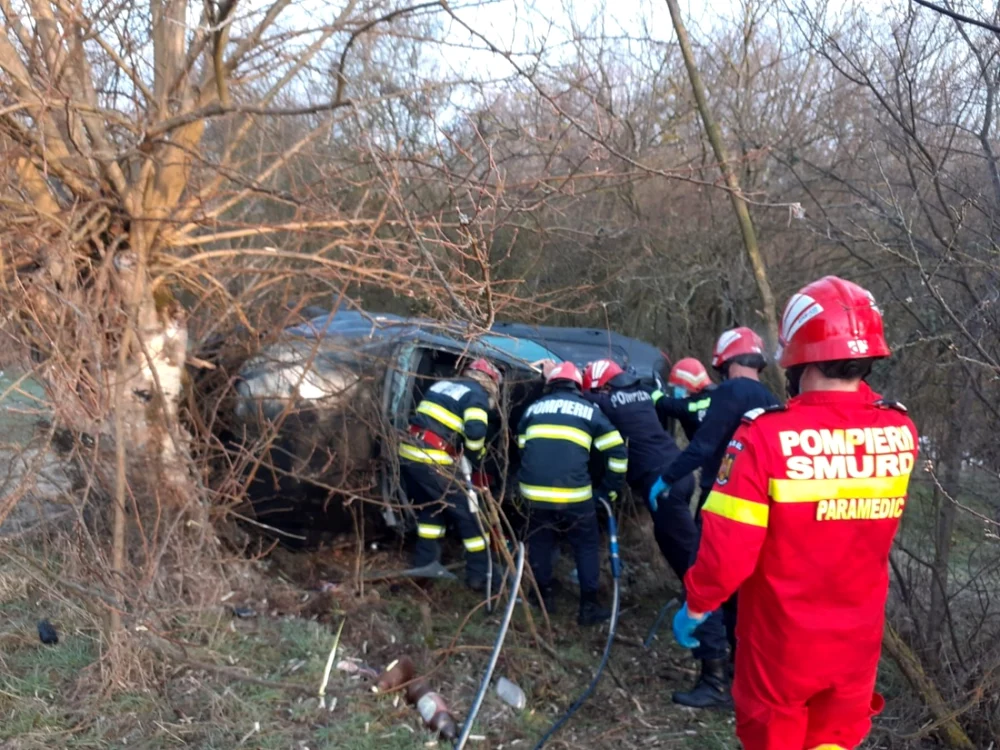 Accident mortal în Măciuca - Vâlcea în urma căruia două persoane şi-au pierdut viaţa; Foto Adevărul - credit ISU Vâlcea