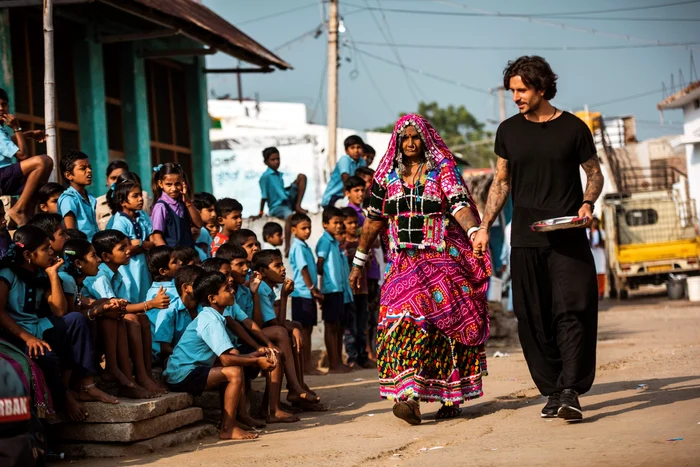 
    Concurenții de la Asia Express sunt pe cont propriu  