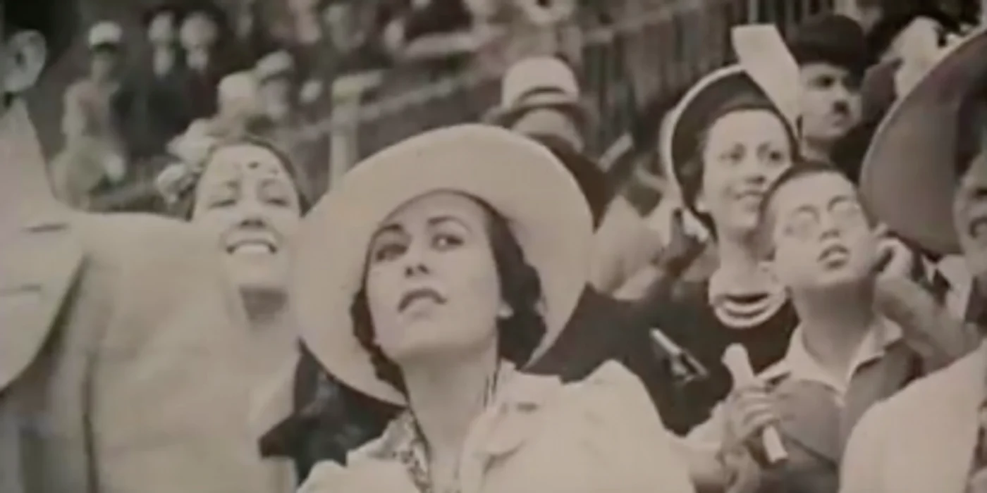 România în 1939. Spectatori la cursele de cai la Hipodromul Băneasa Sursa Youtube