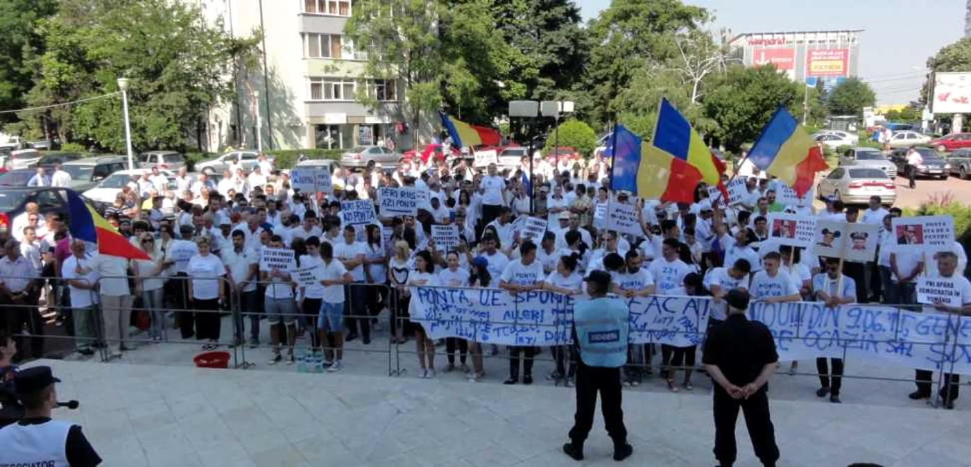 Imagine de la protestul PNL de la Slatina   (FOTO: Mugurel Manea)