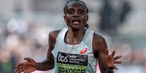 KenyasJoycilineJepkosgei herefinishing2ndinthe2025TCSLondonMarathon headsthewomensfieldforthe2025tRUNsylvania10K jpg