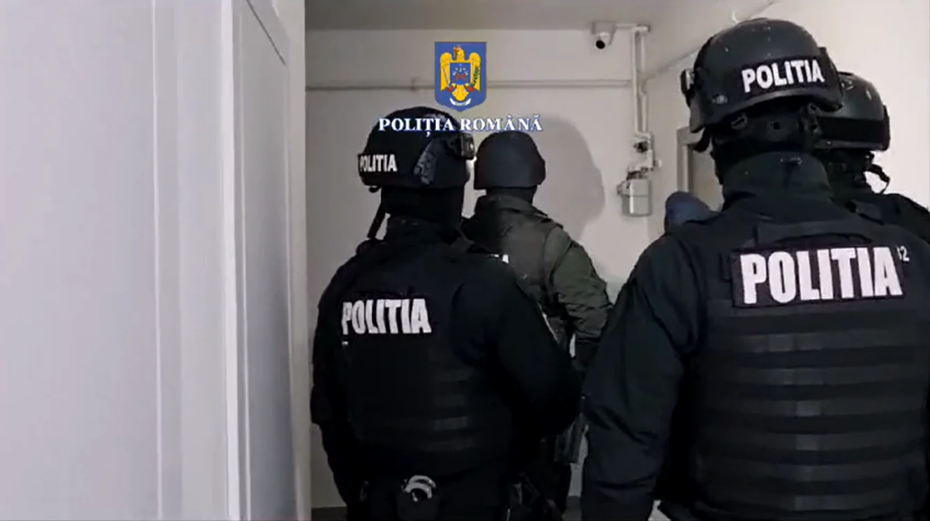 Percheziții la mai multe adrese FOTO: Poliția Română