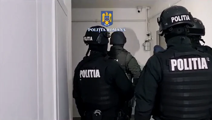 Zece percheziţii efectuate de poliţişti în dosarul furtului unui milion de euro FOTO: Poliția Română