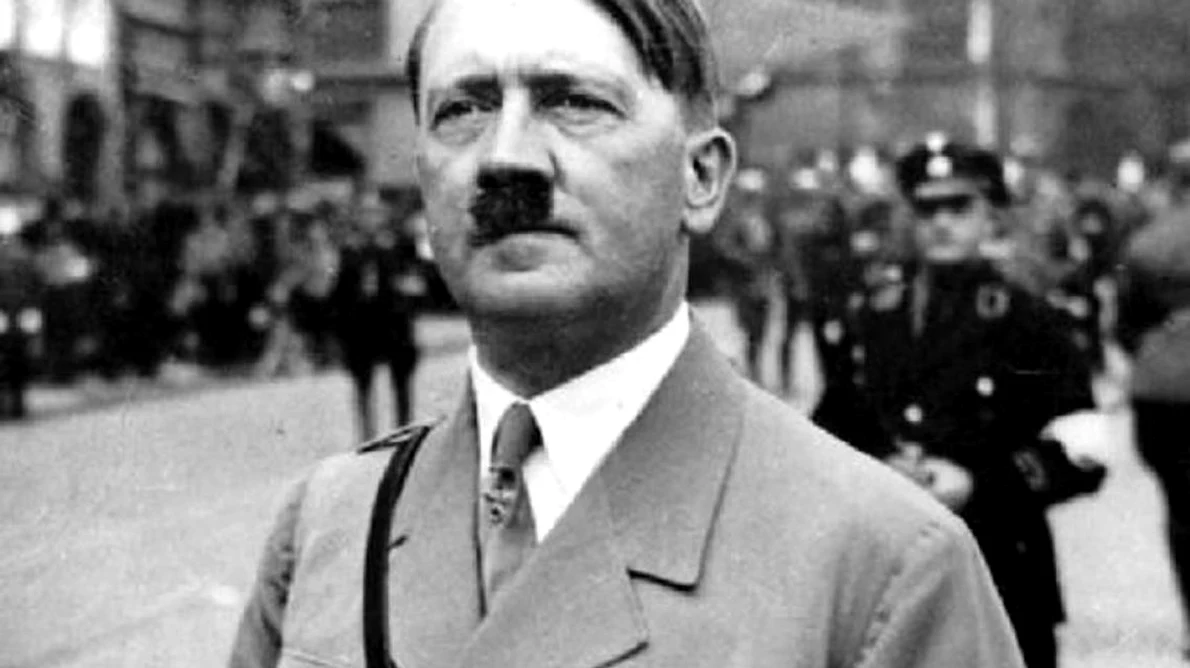 Un instalator francez susţine că este nepotul lui Hitler jpeg