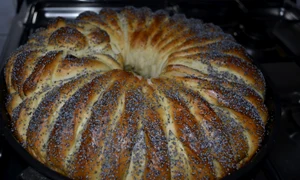 cozonac cu mac si gem de caise jpeg