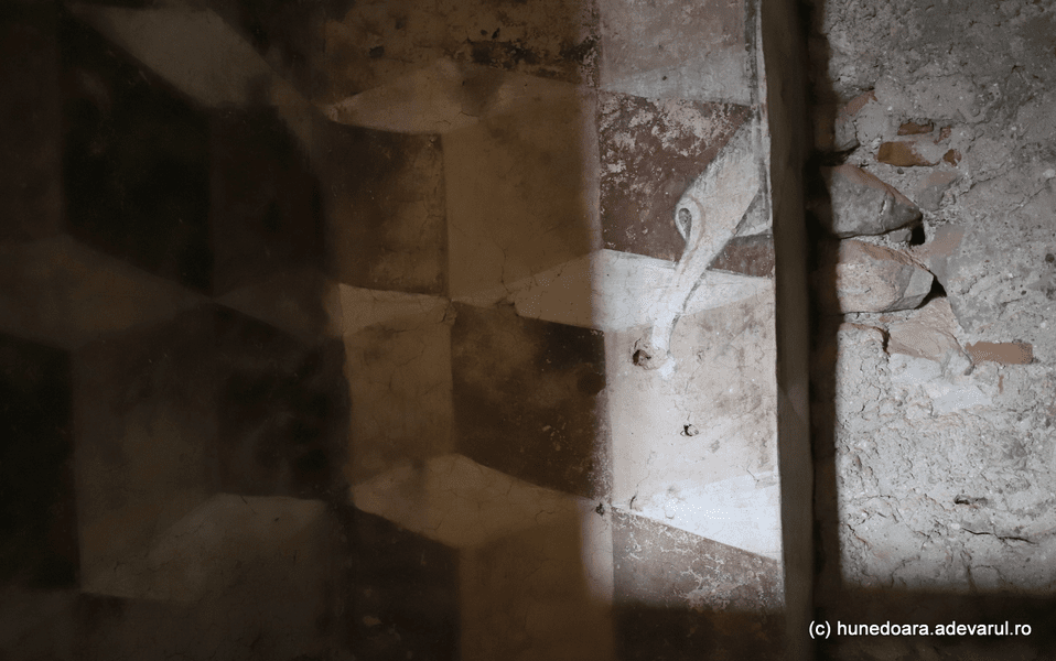 Camere secrete descoperite în Castelul Corvinilor. Ce ascundeau locurile neștiute de câteva secole VIDEO