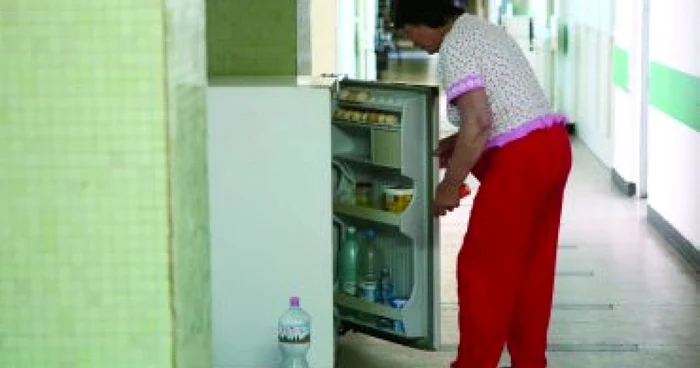 Craiova: Bolnavii din spitale iau măsuri de precauţie, pentru orele care se anunţă fierbinţi