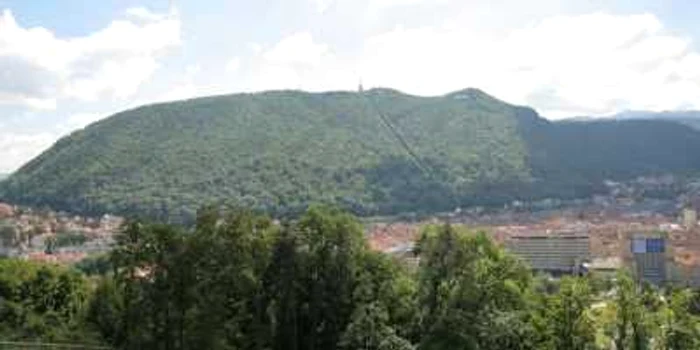 Muntele Tâmpa este unul dintre simbolurile Braşovului. FOTOAdevărul.