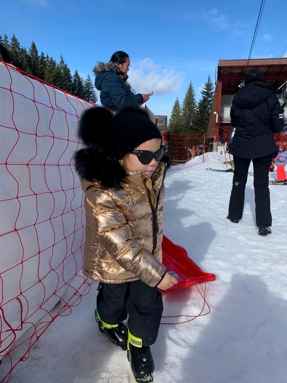 Micuţa Maria, îmbrăcată după ultima modă