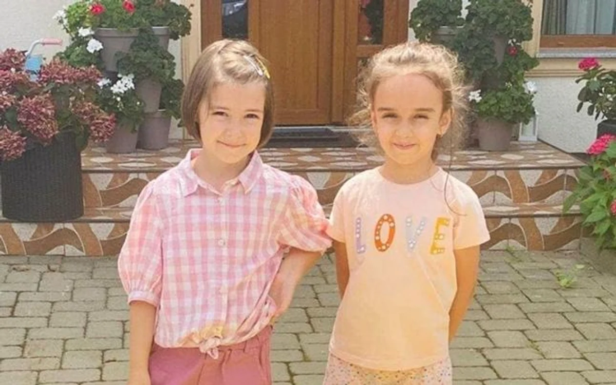 Fetiţele au vândut limonadă în faţa casei FOTO Vlad Plăcintă/facebook