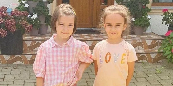 Fetiţele din Botoşani care vând limonadă FOTO Facebook