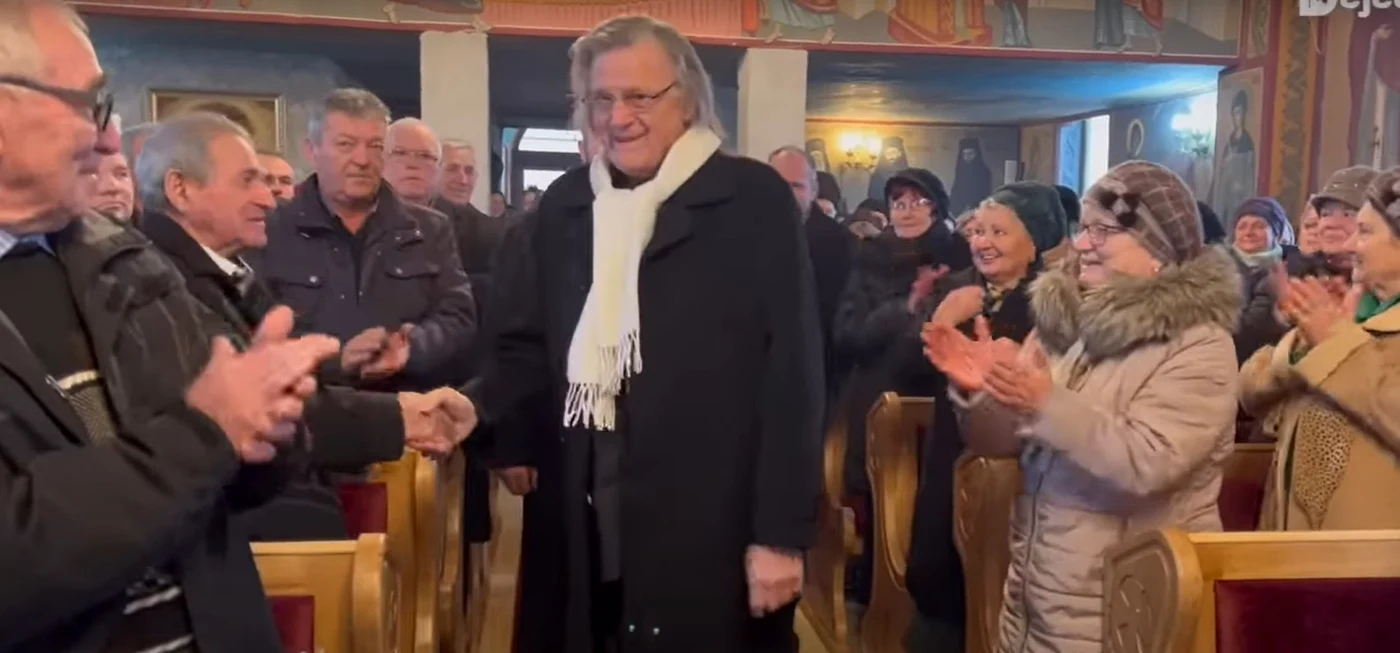 Florin Piersic la biserica din Ocna Dej
