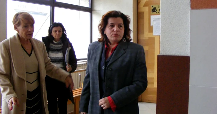 Judecătoarea Angela Ungureanu (centru)
