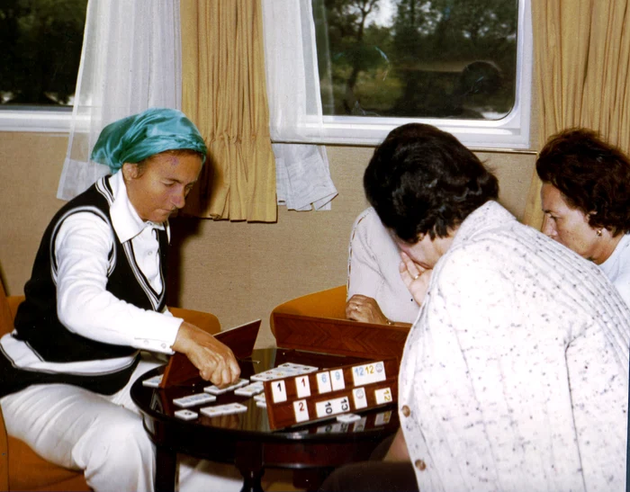 O partidă de rummy în cercul puterii. FOTO: Fototeca online a comunismului românesc