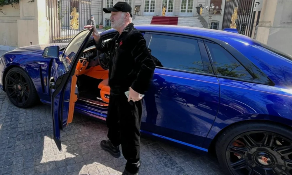 Și fără titlu, și fără permis: Gigi Becali a rămas pieton după Înviere. Patronul FCSB a fost prins în offside pe străzile din Pipera