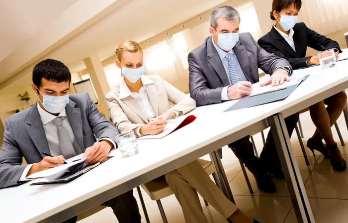 
    Colegii de serviciu ai celor infectați cu coronavirus vor intra în șomaj tehnic  