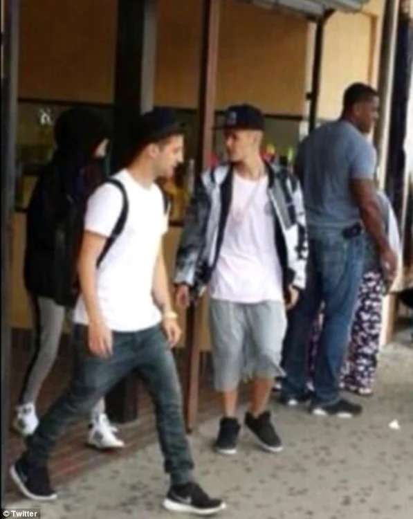 Justin Bieber şi Selena Gomez, din nou împreună (foto: Twitter)
