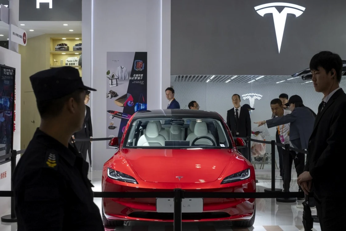 Tesla Model 3 restilizat Foto EPA EFE