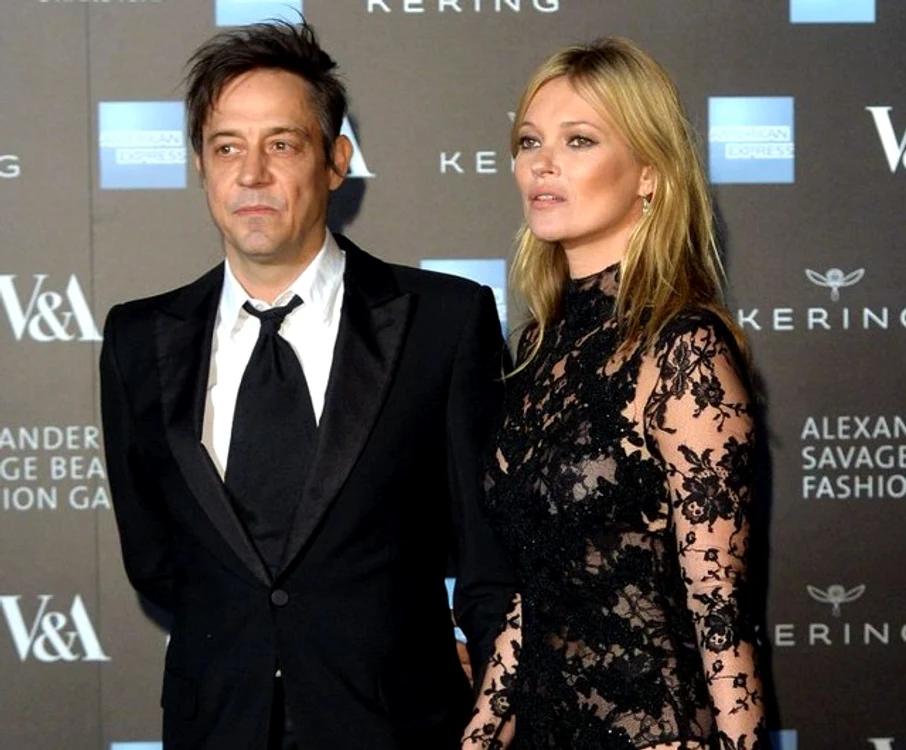 
    Kate Moss şi soţul ei, rockerul Jamie Hince, au divorţat oficial  