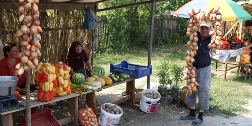 Spălaţi bine fructele şi legumele