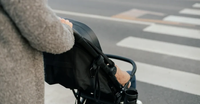 Reducerea la pensie pe care o pot obține mamele / Foto: Shutterstock