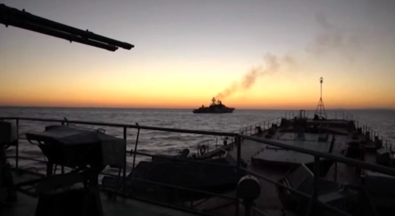 
    Armata rusă a făcut un exercițiu militar impresionant în Marea NeagrăFoto Mirror.co.uk  