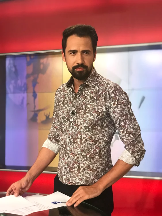 Alexandru Constantin prezinta la Prima Tv stirile din sport si emisiunea Flash! Monden