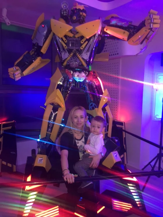 
    Acesta este robotul pe care Adan vrea să-l ia acasă  