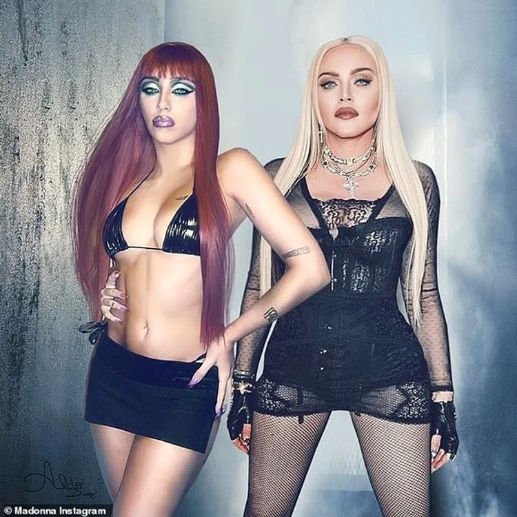 
    Madonna s-a editat într-o poză de-ale fiicei eiFoto: Instagram  