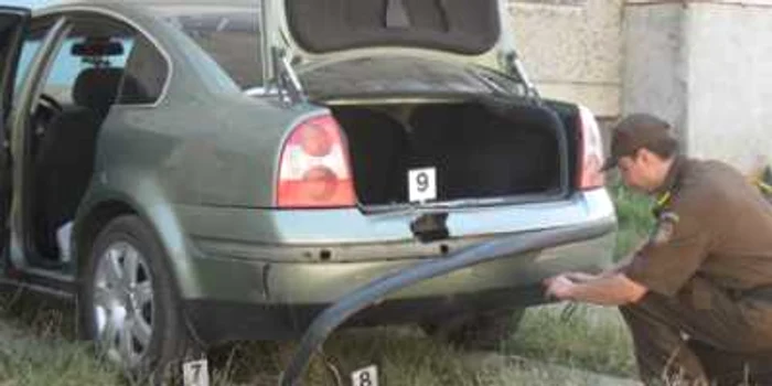 Neamţ: Dispozitiv suspect găsit sub maşina unui basarabean (VIDEO)
