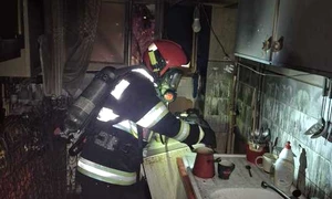 Incendiul a izbucnit la etajul 1 al blocului FOTO ISU Covasna jpg