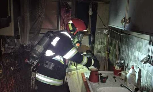 Incendiul a izbucnit la etajul 1 al blocului FOTO ISU Covasna jpg