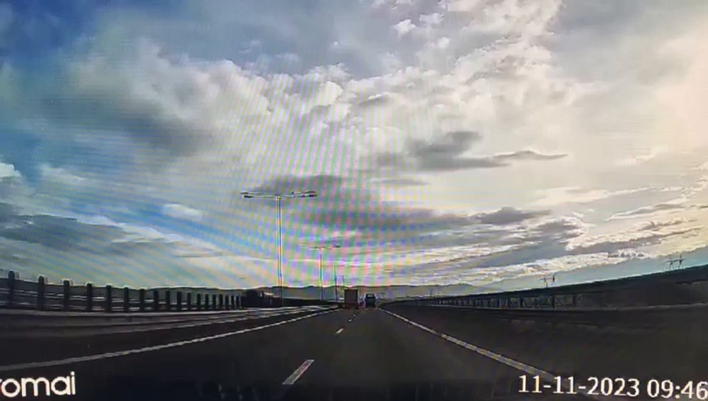 Depășire pe banda de urgență a autostrăzii A1. Șoferul de BMW este căutat de poliție VIDEO