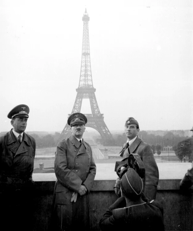 6  Hitler in Paris 1940 jpg jpeg