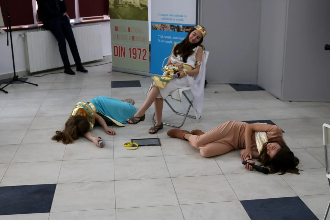 Scenă din "ARTfel de Istorie"
