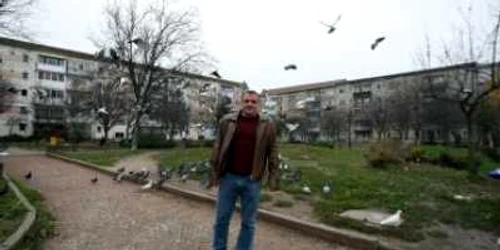 Harald Pinzhoffer în locul unde a fost împuşcată mama lui