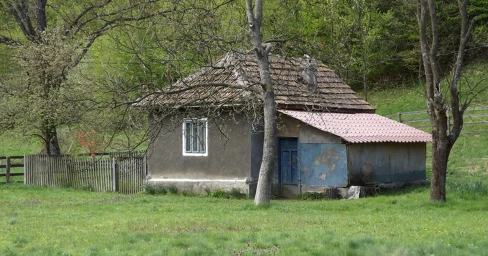 Casa construită de comunişti pentru moş Mandău FOTO Corina Macavei