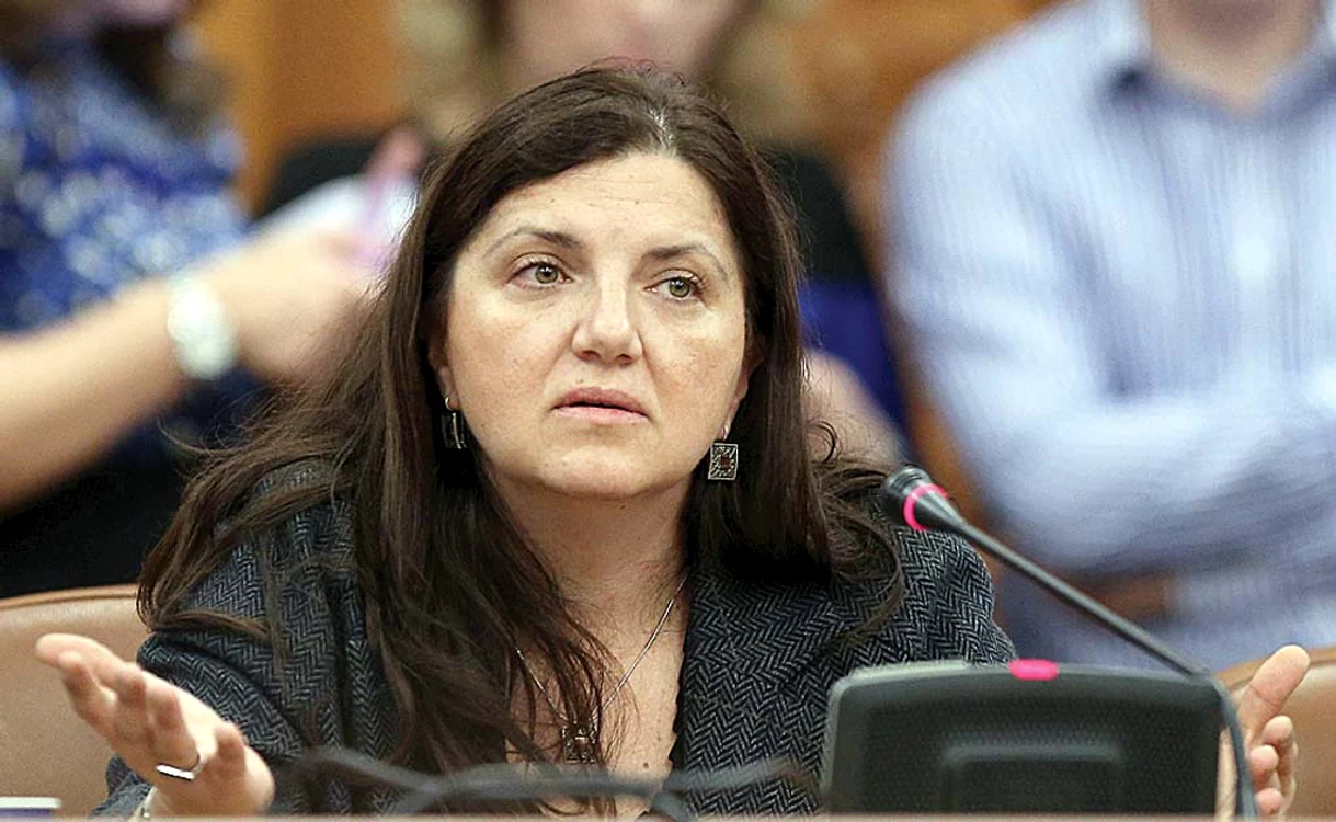 Raluca Prună spune că nu se mai pot achiziționa cartele după ora 22.00