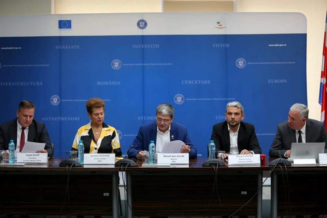 Semnarea contractului a avut loc la Ministerul Investiţiilor şi Proiectelor Europene FOTO Facebook/V.I.
