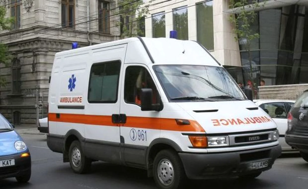 Medicii de pe ambulanţă au fost alertaţi la trei cazuri de tentative de suicid